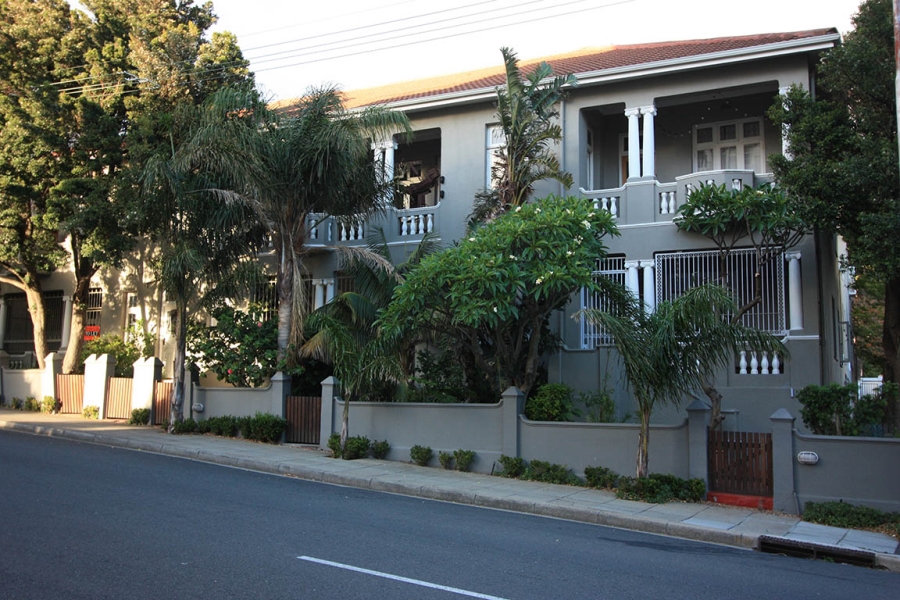 2 Bedroom Property for Sale in Vredehoek Western Cape